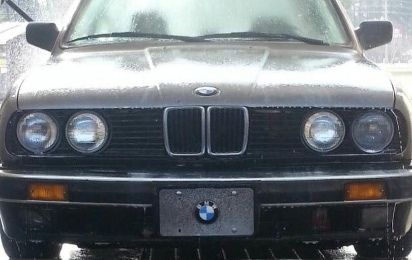 BMW E30 frontal view